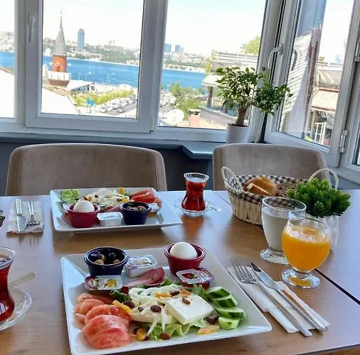Ueskuedar Otel